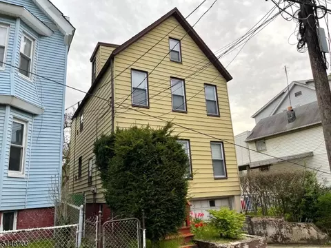 32 Oak Ave, Irvington, NJ 07111