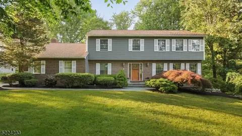 16 Geiger Ln, Warren, NJ 07059