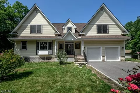217 Adams St, East Franklin, NJ 08873