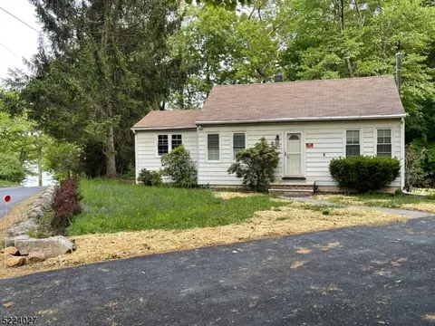 26 Saint James Rd, Mount Olive, NJ 07828