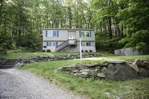 14 Cliffside Ter, Sussex, NJ 07461