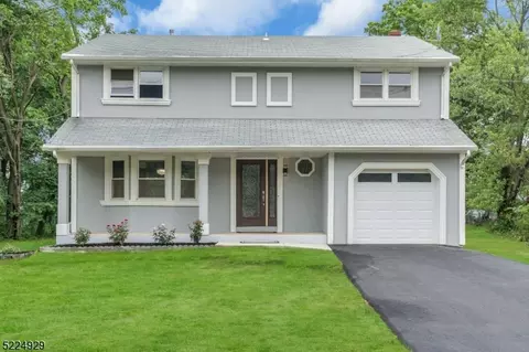 526 Metlars Ln, Piscataway, NJ 08854