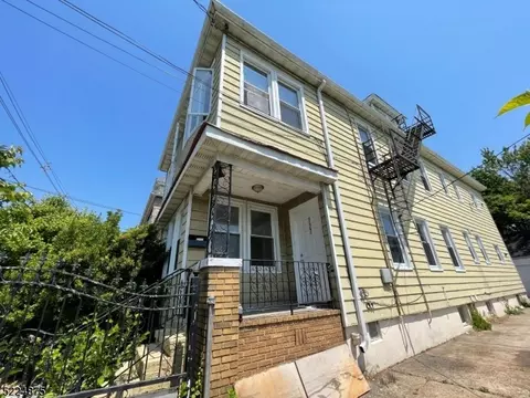 137 Franklin St, Elizabeth City, NJ 07206