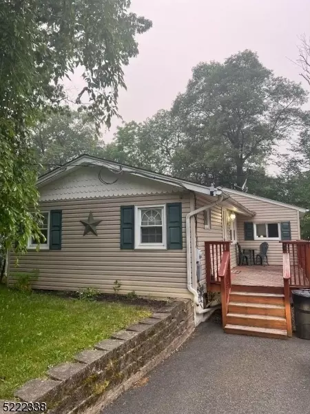 33 Sachem Rd, Jefferson, NJ 07849