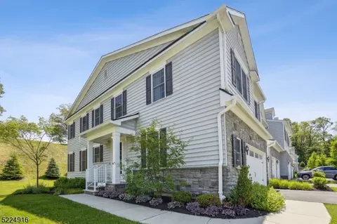 10 Warren Dr, Morristown, NJ 07960