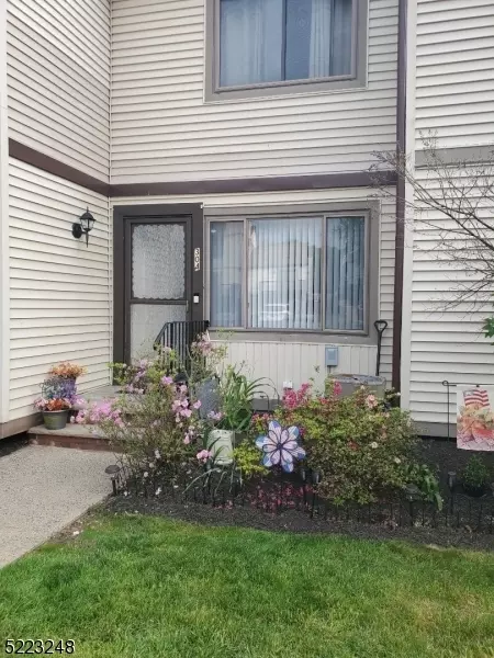304 Stonegate Ln #4, Stanhope, NJ 07874