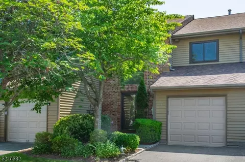91 Castle Ridge Dr, East Hanover, NJ 07936