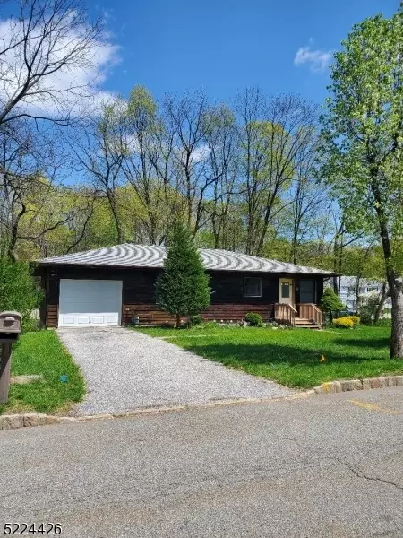 57 Fairview Ave, Newton, NJ 07860