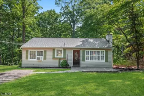 26 Ranger Trl, Sparta, NJ 07871