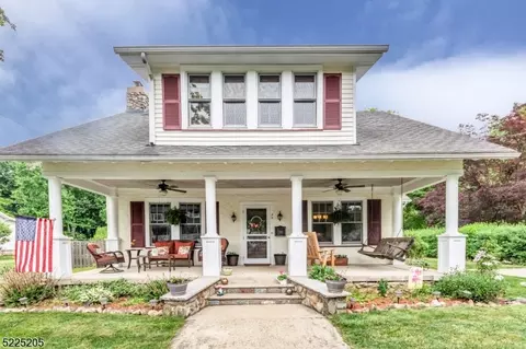49 Elizabeth Ln, Mount Olive, NJ 07828