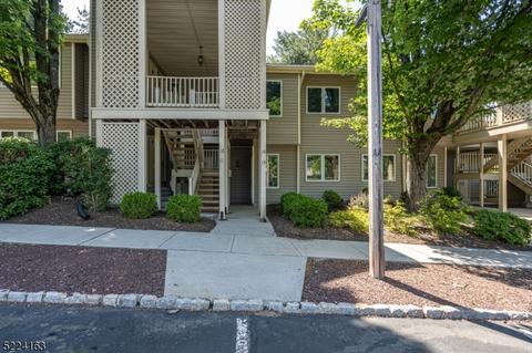 13 Augusta Dr, Annandale, NJ 08801