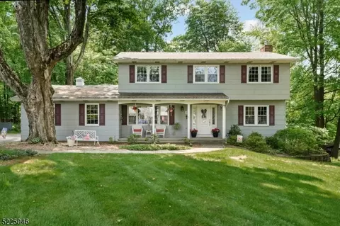 81 Hunters Ln, Sparta, NJ 07871