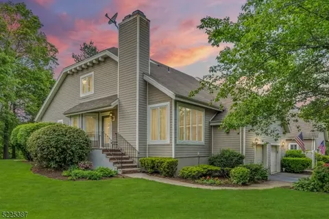 14 Greenup Ct, Wayne, NJ 07470