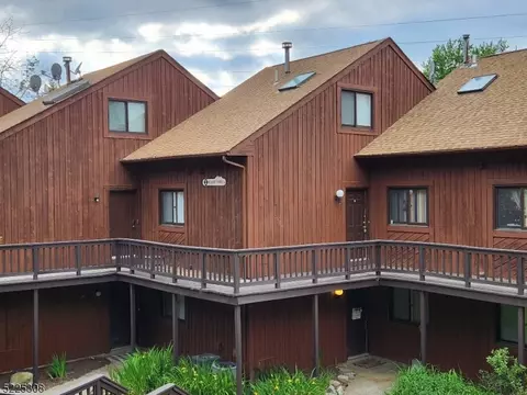 1 Beaver Creek Dr Unit 4 #4, Vernon, NJ 07462