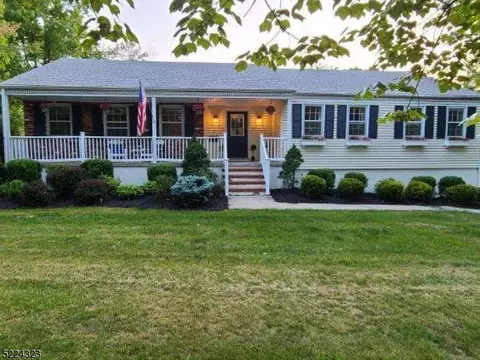 5 Gunther St, Mendham, NJ 07945