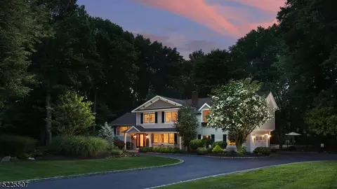 8 Scotchwood Gln, Scotch Plains, NJ 07076