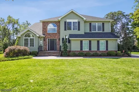 7 Williamson Ln, Chester, NJ 07930