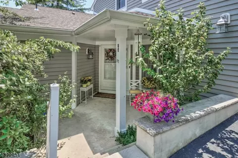 82 S Edgewood Rd, Bedminster, NJ 07921