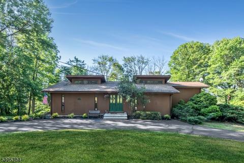 8 Driftway Dr, High Bridge, NJ 08829