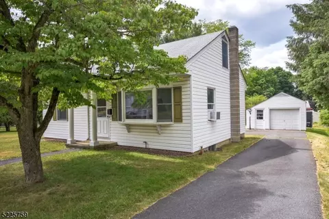 42 Sussex St, Newton, NJ 07860