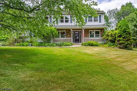 16 Camelot Dr, Mount Olive, NJ 07828
