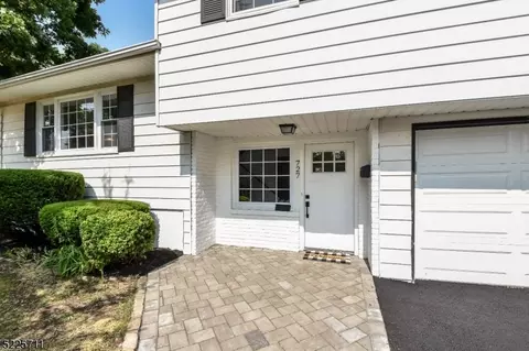 727 Pine St, Roselle, NJ 07203
