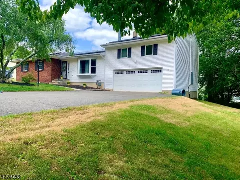 2 Linda Ln, Newton, NJ 07860