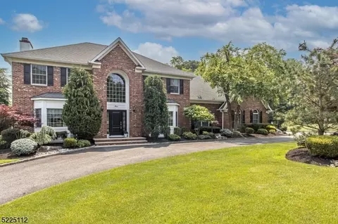 4 Jenna Ct, Scotch Plains, NJ 07076