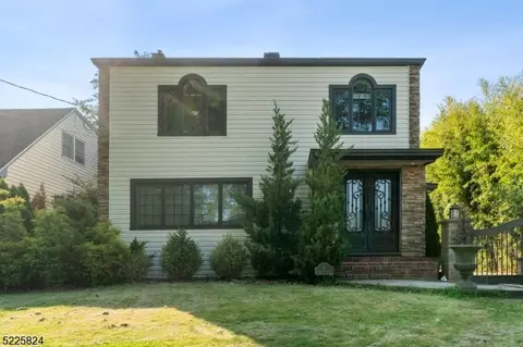 2 Kathryn St, Clark, NJ 07066