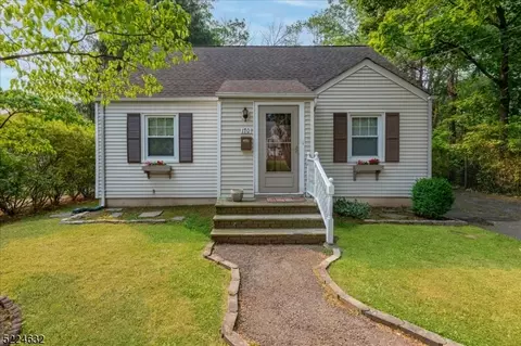 170 N Hillside Ave, Chatham, NJ 07928