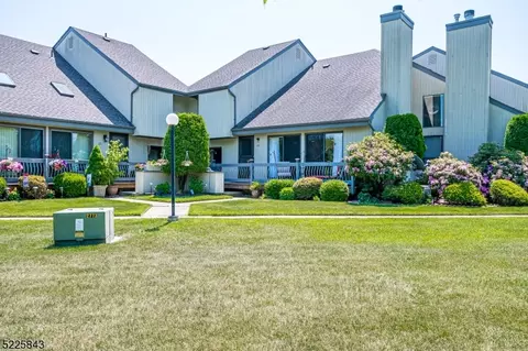 20 Brook St, Somerset, NJ 08873