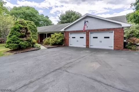17 Old Forge Rd, Chester, NJ 07930
