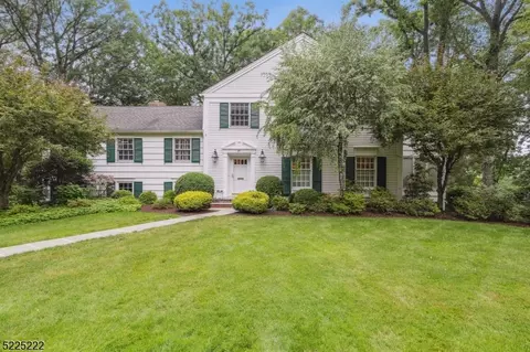 17 Little Wolf Rd, Summit, NJ 07901