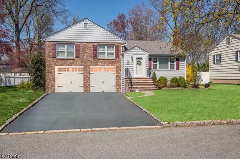 16 Surrey Ln, Madison, NJ 07940