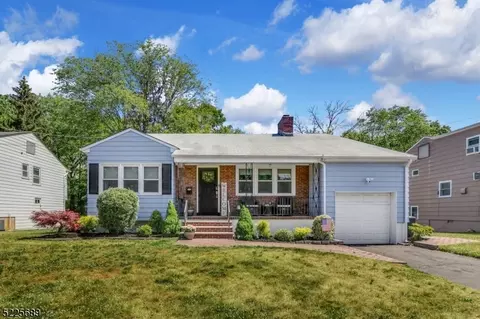 8 Nomahegan Ct, Cranford, NJ 07016