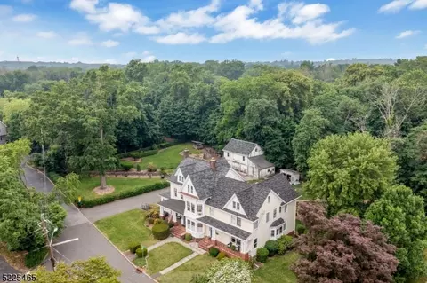 62 Elm St, Allendale, NJ 07401