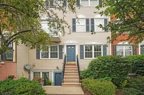 92 Callahan Ct, Newark, NJ 07103
