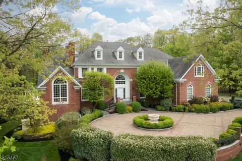 5 Willow Woods Trl, Warren, NJ 07059