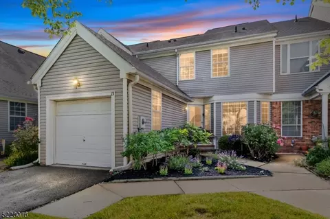 13 Daisy Ct, Whitehouse Station, NJ 08889