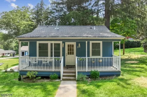 1 Barbarita Hill Ln, Randolph, NJ 07869