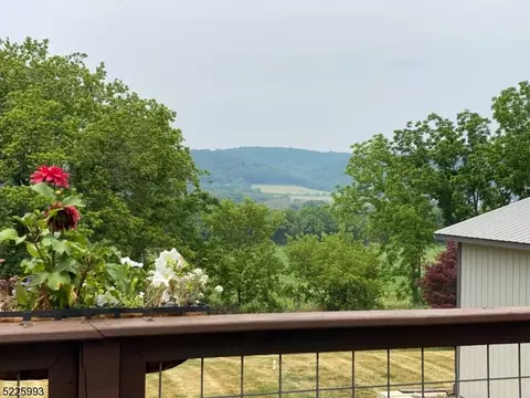 72 Good Springs Rd, Franklin Twp, NJ 08802