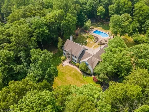 7 Woods End Trl, Rockaway Twp, NJ 07866