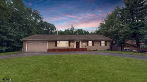 5 Bantry Ct, Vernon Twp, NJ 07422