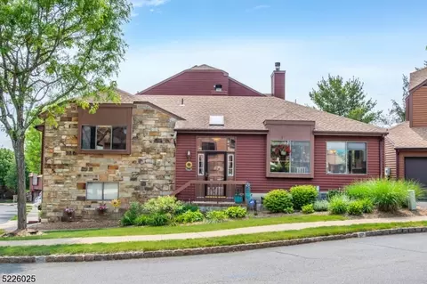 15 Patriot Xing, Rockaway, NJ 07866