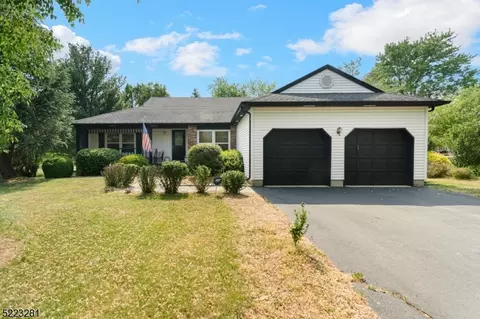 42 Redwood Ter, Flemington, NJ 08822