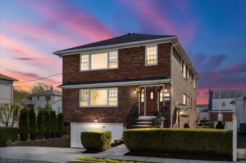 28 1st St, Wallington, NJ 07057