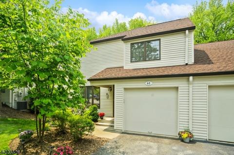 61 Stonegate Dr, Roseland, NJ 07068
