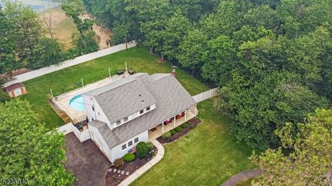 81 Nomahegan Dr, Westfield, NJ 07090