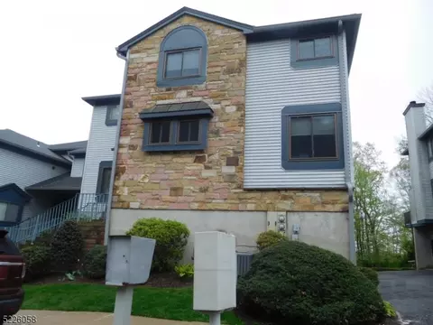 94 Overlook Dr, Hackettstown, NJ 07840