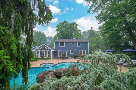 31 Murphy Cir, Florham Park, NJ 07932